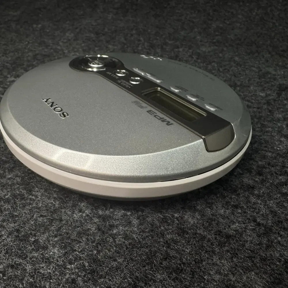 Sony D-NF340 CD Walkman MP3 FM Radio Portable CD Player Tested Working Silver